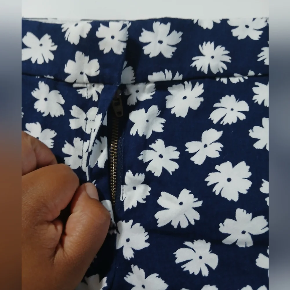 J CREW Floral Navy and White Women's Shorts‎